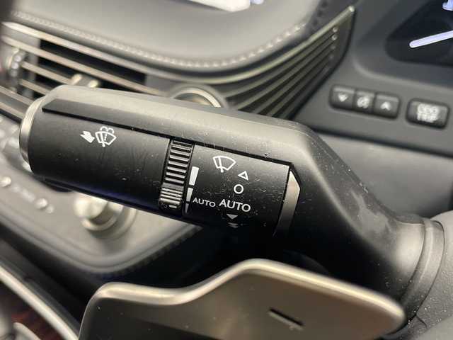 レクサス ＬＳ 500 Iパッケージ 愛知県 2018(平30)年 2.9万km ソニッククォーツ 純正12.3型ナビ/三眼LEDヘッドライト/サンルーフ/全方位カメラ/レーダークルーズコントロール/シートヒーター/エアシート/バックカメラ/パワーシート/ヘッドアップディスプレイ/コーナーセンサー/純正アルミホイール/ETC2.0/ブラインドスポットモニター/パドルシフト/オートマチックハイビーム/衝突軽減システム/フルセグ/CD DVD/Bluetooth/ステアリングスイッチ/スマートキー/プッシュスタート