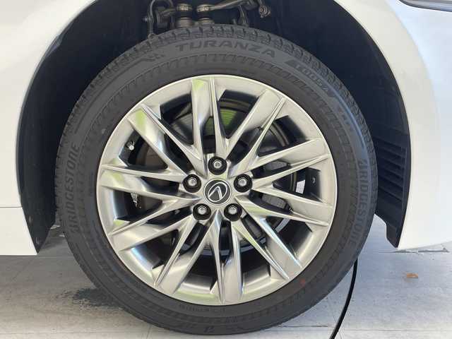 レクサス ＬＳ 500 Iパッケージ 愛知県 2018(平30)年 2.9万km ソニッククォーツ 純正12.3型ナビ/三眼LEDヘッドライト/サンルーフ/全方位カメラ/レーダークルーズコントロール/シートヒーター/エアシート/バックカメラ/パワーシート/ヘッドアップディスプレイ/コーナーセンサー/純正アルミホイール/ETC2.0/ブラインドスポットモニター/パドルシフト/オートマチックハイビーム/衝突軽減システム/フルセグ/CD DVD/Bluetooth/ステアリングスイッチ/スマートキー/プッシュスタート