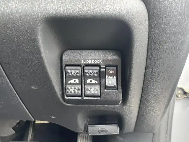 マツダ ＭＰＶ エアロリミックス 群馬県 2005(平17)年 12.2万km サンライトシルバーメタリック 革巻きステア/両側パワースライドドア/HIDヘッドライト/ETC/ヘッドライトレベライザー/ドアバイザー/電動格納ミラー/キーレス×２/整備手帳、取説