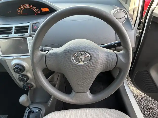 トヨタ ヴィッツ F リミテッドⅡ 愛知県 2011(平23)年 9.7万km ホワイトパールクリスタルシャイン 純正SDナビ(FM/AM/CD/DVD/AUX/ワンセグ)/バックカメラ/特別仕様車/ドライブレコーダー/電動格納ミラー/純正フロアマット/プッシュスタート/スマートキー/ABS/取扱説明書・保証書