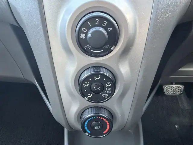 トヨタ ヴィッツ F リミテッドⅡ 愛知県 2011(平23)年 9.7万km ホワイトパールクリスタルシャイン 純正SDナビ(FM/AM/CD/DVD/AUX/ワンセグ)/バックカメラ/特別仕様車/ドライブレコーダー/電動格納ミラー/純正フロアマット/プッシュスタート/スマートキー/ABS/取扱説明書・保証書