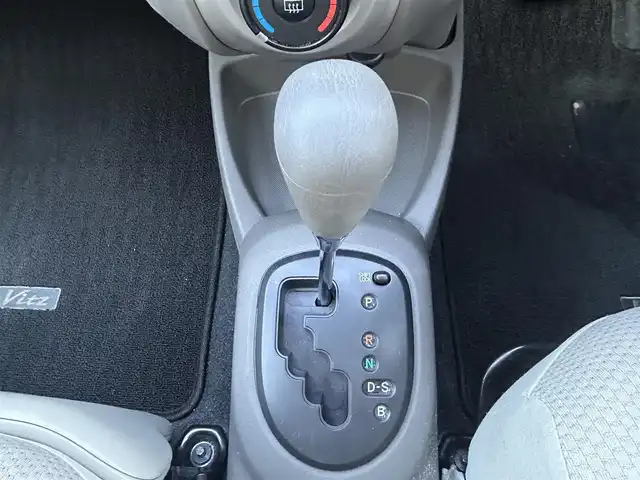 トヨタ ヴィッツ F リミテッドⅡ 愛知県 2011(平23)年 9.7万km ホワイトパールクリスタルシャイン 純正SDナビ(FM/AM/CD/DVD/AUX/ワンセグ)/バックカメラ/特別仕様車/ドライブレコーダー/電動格納ミラー/純正フロアマット/プッシュスタート/スマートキー/ABS/取扱説明書・保証書