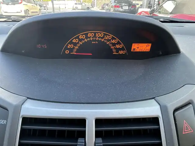 トヨタ ヴィッツ F リミテッドⅡ 愛知県 2011(平23)年 9.7万km ホワイトパールクリスタルシャイン 純正SDナビ(FM/AM/CD/DVD/AUX/ワンセグ)/バックカメラ/特別仕様車/ドライブレコーダー/電動格納ミラー/純正フロアマット/プッシュスタート/スマートキー/ABS/取扱説明書・保証書