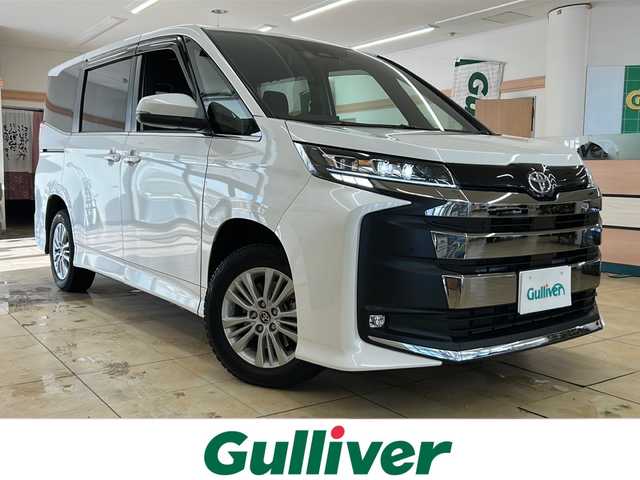 トヨタ ノア S－Z 道央・札幌 2023(令5)年 1.1万km ホワイトパールクリスタルシャイン ・ワンオーナー/・4WD/・寒冷地仕様/・純正ナビ/フルセグTV/DVD/CD/BT/・Miracast/・バックカメラ/・リヤフリップダウンモニター/・両側パワースライドドア/・ドライブレコーダー/・プリクラッシュセーフティ/・レーダークルーズコントロール/・レーンディパーチャーアラート/・ブラインドスポットモニター/・プロアクティブドライビングアシスト/・クリアランスソナー/・リヤクロストラフィックアラート/・パーキングサポートブレーキ/・安心降車アシスト/・ロードサインアシスト/・オートマチックハイビーム/・ワイパーデアイサー/・ビルトインETC/・ハーフレザーシート/・前席シートヒーター/・LEDヘッドライト/・LEDフォグ/・横滑り防止/・プッシュスタート/・スマートキー/・ドアバイザー/・夏タイヤ社外16インチAW積込