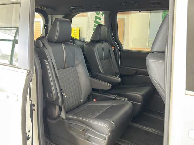 トヨタ ノア S－Z 道央・札幌 2023(令5)年 1.1万km ホワイトパールクリスタルシャイン ・ワンオーナー/・4WD/・寒冷地仕様/・純正ナビ/フルセグTV/DVD/CD/BT/・Miracast/・バックカメラ/・リヤフリップダウンモニター/・両側パワースライドドア/・ドライブレコーダー/・プリクラッシュセーフティ/・レーダークルーズコントロール/・レーンディパーチャーアラート/・ブラインドスポットモニター/・プロアクティブドライビングアシスト/・クリアランスソナー/・リヤクロストラフィックアラート/・パーキングサポートブレーキ/・安心降車アシスト/・ロードサインアシスト/・オートマチックハイビーム/・ワイパーデアイサー/・ビルトインETC/・ハーフレザーシート/・前席シートヒーター/・LEDヘッドライト/・LEDフォグ/・横滑り防止/・プッシュスタート/・スマートキー/・ドアバイザー/・夏タイヤ社外16インチAW積込