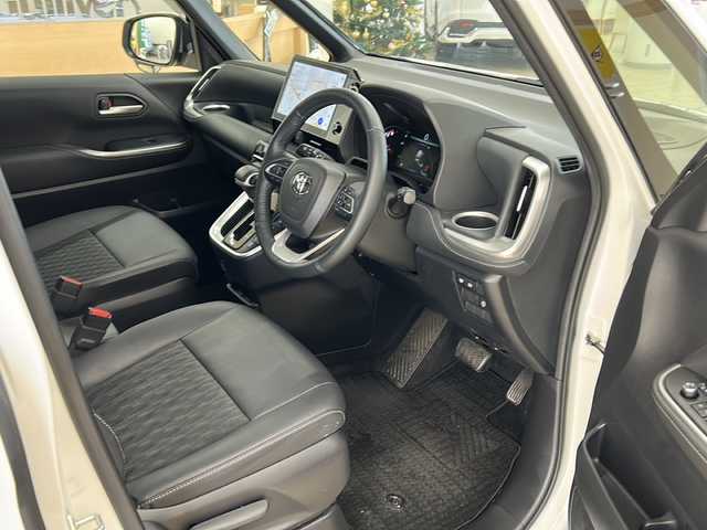 トヨタ ノア S－Z 道央・札幌 2023(令5)年 1.1万km ホワイトパールクリスタルシャイン ・ワンオーナー/・4WD/・寒冷地仕様/・純正ナビ/フルセグTV/DVD/CD/BT/・Miracast/・バックカメラ/・リヤフリップダウンモニター/・両側パワースライドドア/・ドライブレコーダー/・プリクラッシュセーフティ/・レーダークルーズコントロール/・レーンディパーチャーアラート/・ブラインドスポットモニター/・プロアクティブドライビングアシスト/・クリアランスソナー/・リヤクロストラフィックアラート/・パーキングサポートブレーキ/・安心降車アシスト/・ロードサインアシスト/・オートマチックハイビーム/・ワイパーデアイサー/・ビルトインETC/・ハーフレザーシート/・前席シートヒーター/・LEDヘッドライト/・LEDフォグ/・横滑り防止/・プッシュスタート/・スマートキー/・ドアバイザー/・夏タイヤ社外16インチAW積込