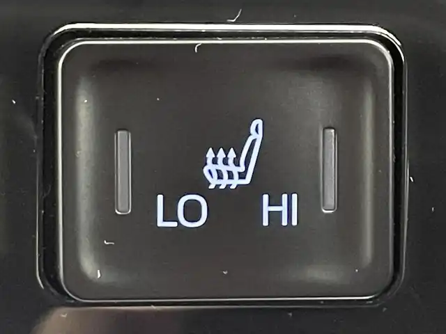 トヨタ ノア S－Z 道央・札幌 2023(令5)年 1.1万km ホワイトパールクリスタルシャイン ・ワンオーナー/・4WD/・寒冷地仕様/・純正メモリナビ/ 　CD／DVD／フルセグ／Bluetooth／Miracast/・バックカメラ/・純正フリップダウンモニター/・両側パワースライドドア/・純正ビルトインETC2.0/・ドライブレコーダー/・トヨタセーフティセンス/・プリクラッシュセーフティ/・レーダークルーズコントロール/・レーンディパーチャーアラート/・ブラインドスポットモニター/・プロアクティブドライビングアシスト/・クリアランスソナー/・リヤクロストラフィックアラート/・パーキングサポートブレーキ/・安心降車アシスト/・ロードサインアシスト/・オートマチックハイビーム/・ワイパーデアイサー/・ハーフレザーシート/・前席シートヒーター/・LEDヘッドライト/・LEDフォグ/・横滑り防止/・プッシュスタート/・スマートキー/・ドアバイザー/・夏タイヤ社外16インチAW積込