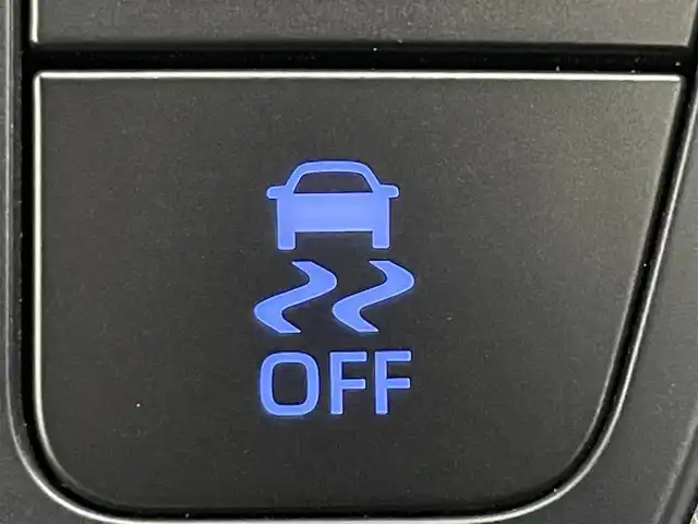 トヨタ ノア S－Z 道央・札幌 2023(令5)年 1.1万km ホワイトパールクリスタルシャイン ・ワンオーナー/・4WD/・寒冷地仕様/・純正メモリナビ/ 　CD／DVD／フルセグ／Bluetooth／Miracast/・バックカメラ/・純正フリップダウンモニター/・両側パワースライドドア/・純正ビルトインETC2.0/・ドライブレコーダー/・トヨタセーフティセンス/・プリクラッシュセーフティ/・レーダークルーズコントロール/・レーンディパーチャーアラート/・ブラインドスポットモニター/・プロアクティブドライビングアシスト/・クリアランスソナー/・リヤクロストラフィックアラート/・パーキングサポートブレーキ/・安心降車アシスト/・ロードサインアシスト/・オートマチックハイビーム/・ワイパーデアイサー/・ハーフレザーシート/・前席シートヒーター/・LEDヘッドライト/・LEDフォグ/・横滑り防止/・プッシュスタート/・スマートキー/・ドアバイザー/・夏タイヤ社外16インチAW積込