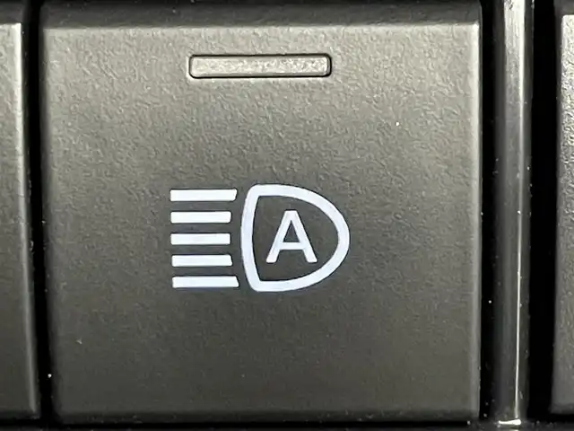 トヨタ ノア S－Z 道央・札幌 2023(令5)年 1.1万km ホワイトパールクリスタルシャイン ・ワンオーナー/・4WD/・寒冷地仕様/・純正メモリナビ/ 　CD／DVD／フルセグ／Bluetooth／Miracast/・バックカメラ/・純正フリップダウンモニター/・両側パワースライドドア/・純正ビルトインETC2.0/・ドライブレコーダー/・トヨタセーフティセンス/・プリクラッシュセーフティ/・レーダークルーズコントロール/・レーンディパーチャーアラート/・ブラインドスポットモニター/・プロアクティブドライビングアシスト/・クリアランスソナー/・リヤクロストラフィックアラート/・パーキングサポートブレーキ/・安心降車アシスト/・ロードサインアシスト/・オートマチックハイビーム/・ワイパーデアイサー/・ハーフレザーシート/・前席シートヒーター/・LEDヘッドライト/・LEDフォグ/・横滑り防止/・プッシュスタート/・スマートキー/・ドアバイザー/・夏タイヤ社外16インチAW積込