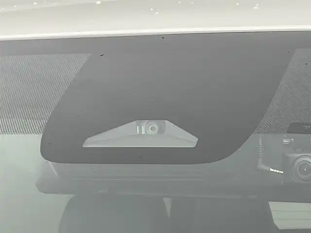 トヨタ ノア S－Z 道央・札幌 2023(令5)年 1.1万km ホワイトパールクリスタルシャイン ・ワンオーナー/・4WD/・寒冷地仕様/・純正メモリナビ/ 　CD／DVD／フルセグ／Bluetooth／Miracast/・バックカメラ/・純正フリップダウンモニター/・両側パワースライドドア/・純正ビルトインETC2.0/・ドライブレコーダー/・トヨタセーフティセンス/・プリクラッシュセーフティ/・レーダークルーズコントロール/・レーンディパーチャーアラート/・ブラインドスポットモニター/・プロアクティブドライビングアシスト/・クリアランスソナー/・リヤクロストラフィックアラート/・パーキングサポートブレーキ/・安心降車アシスト/・ロードサインアシスト/・オートマチックハイビーム/・ワイパーデアイサー/・ハーフレザーシート/・前席シートヒーター/・LEDヘッドライト/・LEDフォグ/・横滑り防止/・プッシュスタート/・スマートキー/・ドアバイザー/・夏タイヤ社外16インチAW積込