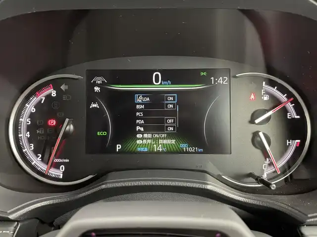 トヨタ ノア S－Z 道央・札幌 2023(令5)年 1.1万km ホワイトパールクリスタルシャイン ・ワンオーナー/・4WD/・寒冷地仕様/・純正メモリナビ/ 　CD／DVD／フルセグ／Bluetooth／Miracast/・バックカメラ/・純正フリップダウンモニター/・両側パワースライドドア/・純正ビルトインETC2.0/・ドライブレコーダー/・トヨタセーフティセンス/・プリクラッシュセーフティ/・レーダークルーズコントロール/・レーンディパーチャーアラート/・ブラインドスポットモニター/・プロアクティブドライビングアシスト/・クリアランスソナー/・リヤクロストラフィックアラート/・パーキングサポートブレーキ/・安心降車アシスト/・ロードサインアシスト/・オートマチックハイビーム/・ワイパーデアイサー/・ハーフレザーシート/・前席シートヒーター/・LEDヘッドライト/・LEDフォグ/・横滑り防止/・プッシュスタート/・スマートキー/・ドアバイザー/・夏タイヤ社外16インチAW積込