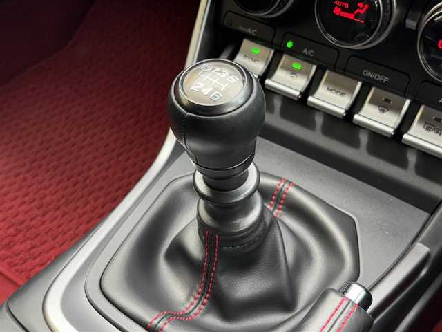 トヨタ ＧＲ８６ RZ 三重県 2022(令4)年 0.8万km クリスタルブラックシリカ SRADレーシングマフラー/ＨＫＳハイパーマックス車高調/トヨタ純正9インチナビ/　・フルセグＴＶ/　・Bluetooth/　・ＤＶＤ再生　　/　・録音/バックカメラ/クルーズコントロール/スマートキーｘ２/プッシュスタート/Ｄ・Ｎ席シートヒーター/ステアリングスイッチ/ドライブレコーダー（前後）/電動格納ミラー/ETC/純正フロアマット/横滑り防止機能