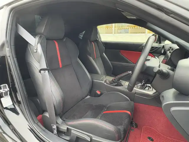 トヨタ ＧＲ８６ RZ 三重県 2022(令4)年 0.8万km クリスタルブラックシリカ SRADレーシングマフラー/ＨＫＳハイパーマックス車高調/トヨタ純正9インチナビ/　・フルセグＴＶ/　・Bluetooth/　・ＤＶＤ再生　　/　・録音/バックカメラ/クルーズコントロール/スマートキーｘ２/プッシュスタート/Ｄ・Ｎ席シートヒーター/ステアリングスイッチ/ドライブレコーダー（前後）/電動格納ミラー/ETC/純正フロアマット/横滑り防止機能