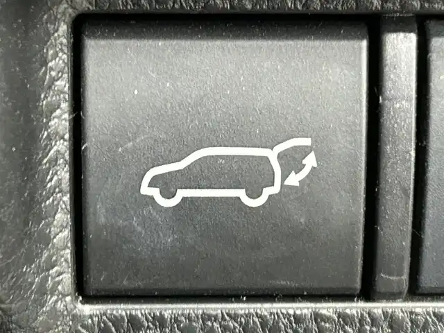 トヨタ ＲＡＶ４ ハイブリッドG 道央・札幌 2019(令1)年 7万km アティチュードブラックマイカ ・４WD/・寒冷地仕様/・TRDエアロ/・RSR車高調/・純正ナビ/　CD/DVD/SD/BT/フルセグ/・バックカメラ/・プレミアムサウンド8chスピーカー＆ダブルツィーターシステム/・ビルトインETC/・前後ドライブレコーダー/・トヨタセーフティセンス/・プリクラッシュセーフティ/・レーダークルーズコントロール/・レーンキープアシスト/・オートハイビーム/・クリアランスソナー/・BSM/・RCTA/・RSA/・パワーバックドア/・レザーシート/・D席パワーシート/・前席シートヒーター/・ステアリングヒーター/・ステアリングスイッチ/・LEDヘッドライト/・フォグライト/・オートライト/・純正フロアマット/・ドアバイザー/・ノーマルサス積込
