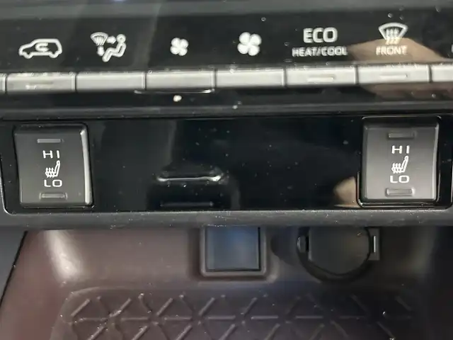 トヨタ ＲＡＶ４ ハイブリッドG 道央・札幌 2019(令1)年 7万km アティチュードブラックマイカ ・４WD/・寒冷地仕様/・TRDエアロ/・RSR車高調/・純正ナビ/　CD/DVD/SD/BT/フルセグ/・バックカメラ/・プレミアムサウンド8chスピーカー＆ダブルツィーターシステム/・ビルトインETC/・前後ドライブレコーダー/・トヨタセーフティセンス/・プリクラッシュセーフティ/・レーダークルーズコントロール/・レーンキープアシスト/・オートハイビーム/・クリアランスソナー/・BSM/・RCTA/・RSA/・パワーバックドア/・レザーシート/・D席パワーシート/・前席シートヒーター/・ステアリングヒーター/・ステアリングスイッチ/・LEDヘッドライト/・フォグライト/・オートライト/・純正フロアマット/・ドアバイザー/・ノーマルサス積込