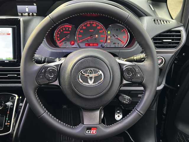 トヨタ ノア Si GRスポーツ 山口県 2018(平30)年 8.4万km ブラッキッシュアゲハガラスフレーク ワンオーナー　/セーフティセンス　/衝突被害軽減ブレーキ/車線逸脱警報/レーダークルーズコントロール/オートマチックハイビーム/標識認識機能/先行車発進お知らせ機能/両側パワースライドドア　/バックカメラ　/デジタルインナーミラー　/純正９インチナビ　/AM/FM/CD/DVD/Bluetooth/フルセグTV　/ＬＥＤヘッド＆フォグライト　/純正フロアマット　　/ドラレコ　/ＥＴＣ