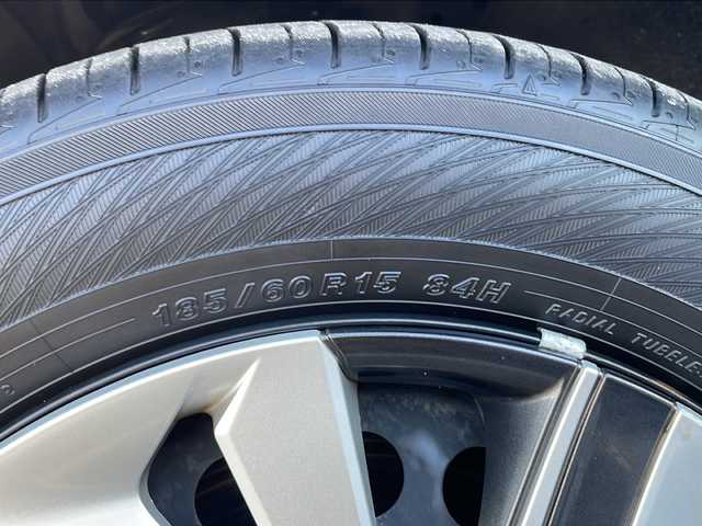 ホンダ シャトル ハイブリッド ホンダセンシング 香川県 2019(平31)年 4.3万km シャイニンググレーM 社外ナビ/フルセグテレビ/CD／DVD再生機能/バックカメラ/ドライブレコーダー/オートライト/レーダー探知機/アイドリングストップ/ETC/スペアキー