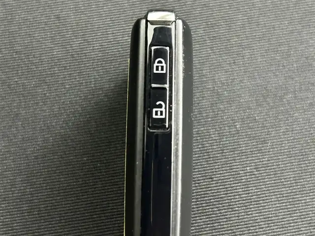 マツダ マツダ２ 15C 熊本県 2025(令7)年 0.8万km グレー 禁煙車　/ワンオーナー　/純正ナビ（ＢＴ・ＳＤ・ＵＳＢ）/純正前後ドライブレコーダー　/ＥＴＣ　/前後クリアランスソナー　/衝突軽減ブレーキ　/レーンキープアシスト　/横滑り防止　/ブラインドスポットモニター/オートライト/LEDヘッドライト/スマートキー/プッシュスタート/保証書/取扱説明書