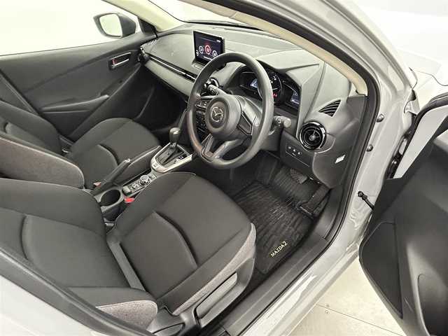 マツダ マツダ２ 15C 熊本県 2025(令7)年 0.8万km グレー 禁煙車　/ワンオーナー　/純正ナビ（ＢＴ・ＳＤ・ＵＳＢ）/純正前後ドライブレコーダー　/ＥＴＣ　/前後クリアランスソナー　/衝突軽減ブレーキ　/レーンキープアシスト　/横滑り防止　/ブラインドスポットモニター/オートライト/LEDヘッドライト/スマートキー/プッシュスタート/保証書/取扱説明書