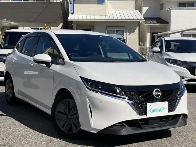 日産 ノート X 兵庫県 2023(令5)年 1.2万km ピュアホワイトパール ワンオーナー/純正メモリーナビ(MM222D-L)/フルセグTV/Bluetooth/SD/FM/AM/アラウンドビューモニター/ETC/ドライブレコーダー/エマージェンシーブレーキ/車線逸脱警報/ブラインドスポットモニター/オートマチックハイビーム/ふらつき警報/前後クリアランスソナー/ステアリングスイッチ/LEDヘッドライト/オートライト/プッシュスタート/インテリジェントルームミラー/電格ミラー/ドアバイザー/純正フロアマット/スペアキー1本/新車時保証書/取扱説明書