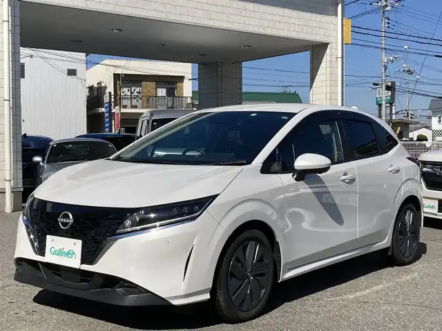 日産 ノート X 兵庫県 2023(令5)年 1.2万km ピュアホワイトパール ワンオーナー/純正メモリーナビ(MM222D-L)/フルセグTV/Bluetooth/SD/FM/AM/アラウンドビューモニター/ETC/ドライブレコーダー/エマージェンシーブレーキ/車線逸脱警報/ブラインドスポットモニター/オートマチックハイビーム/ふらつき警報/前後クリアランスソナー/ステアリングスイッチ/LEDヘッドライト/オートライト/プッシュスタート/インテリジェントルームミラー/電格ミラー/ドアバイザー/純正フロアマット/スペアキー1本/新車時保証書/取扱説明書