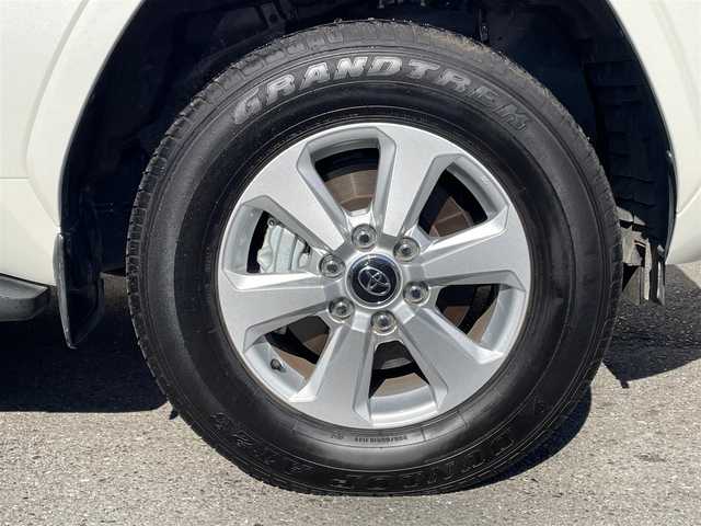 トヨタ ランドクルーザー AX 埼玉県 2023(令5)年 0.3万km ホワイトパールクリスタルシャイン ワンオーナー /AIS検査済み/7人乗り/禁煙車 /OPサンルーフ /ルーフレール /ナビTV /ブラインドスポット /追従クルコン /オートハイビーム /センターデフロック /マルチテレイン /ダウンヒルアシストコントロール/クロールコントロール /レーンキープ /360カメラ /MTモード/LEDヘッドライト