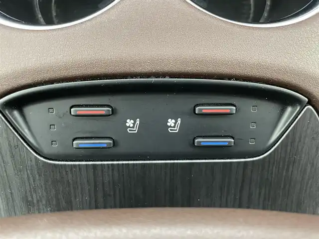 トヨタ ハリアー ハイブリッド G レザーパッケージ 群馬県 2021(令3)年 2.6万km プレシャスブラックパール 純正8インチナビ付ディスプレイオーディオ/・AM/FM/BT/Miracast/ビルトインETC/バックカメラ/トヨタセーフティセンス/プリクラッシュセーフティ/レーントレーシングアシスト/レーダークルーズコントロール（全車速追従機能付）/アダプティブハイビームシステム/ロードサインアシスト/BSM/デジタルインナーミラー録画機能付/黒レザーシート/シートヒーター/ベンチレーション/パワーバックドア/ステアリングヒーター/パワーシート/スマートキー/プッシュスタート