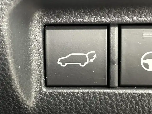 トヨタ ハリアー ハイブリッド G レザーパッケージ 群馬県 2021(令3)年 2.6万km プレシャスブラックパール 純正8インチナビ付ディスプレイオーディオ/・AM/FM/BT/Miracast/ビルトインETC/バックカメラ/トヨタセーフティセンス/プリクラッシュセーフティ/レーントレーシングアシスト/レーダークルーズコントロール（全車速追従機能付）/アダプティブハイビームシステム/ロードサインアシスト/BSM/デジタルインナーミラー録画機能付/黒レザーシート/シートヒーター/ベンチレーション/パワーバックドア/ステアリングヒーター/パワーシート/スマートキー/プッシュスタート