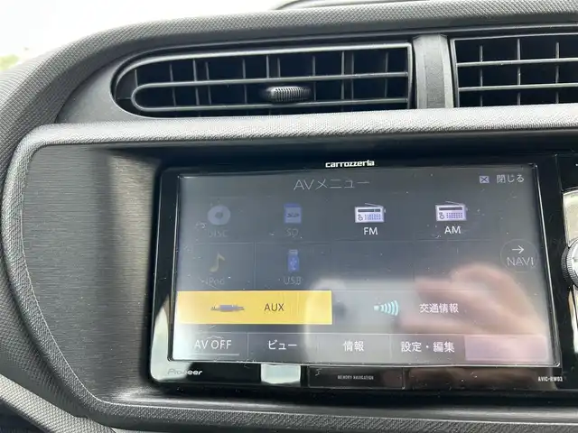 トヨタ アクア L 山形県 2015(平27)年 8.5万km スーパーホワイトⅡ メモリナビ/　【CD DVD USB SD】/ETC/ドライブレコーダー/横滑り防止装置/ECOモード/EVモード/キーレスキー/純正フロアマット/ドアバイザー