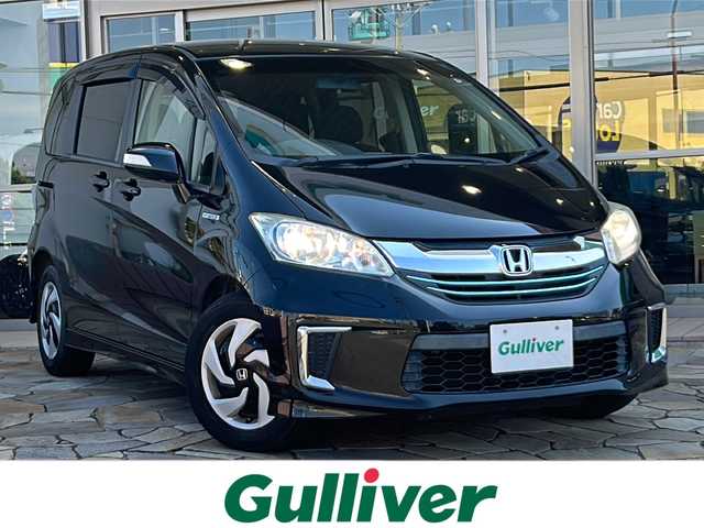 ホンダ フリード ハイブリット ジャストセレクション 静岡県 2014(平26)年 8.7万km プレミアムスパークルブラックパール プリクラッシュ/・クルーズコントロール/・バックカメラ/・レーダー探知機（GWR83sd)/純正9インチナビ/・FM/AM/Bluetooth/デジタルTV/主要装備/・両側パワースライドドア/・ETC/・ステアリングリモコン/・純正フロアマット/・純正ホイールキャップ/・スペアキー