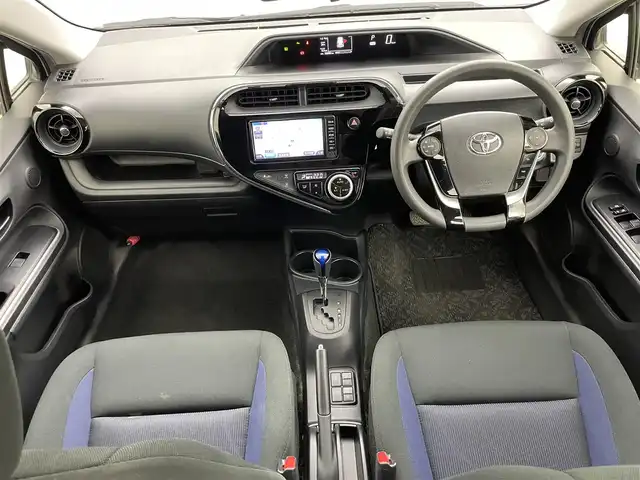 トヨタ アクア S 岡山県 2018(平30)年 5.6万km ホワイトパールクリスタルシャイン 純正ナビ/【Bluetooth/TV/CD/AUX】/バックカメラ/スマートキー/プッシュスタート/純正ドライブレコーダー（前）/コーナーセンサー/フロアマット/ＩＳＯＦＩＸ/ステアリングスイッチ/ドアバイザー/チルトステアリング/シートリフター/ウインカーミラー