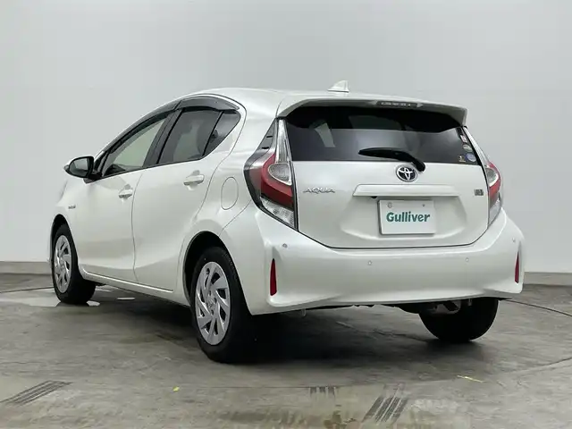 トヨタ アクア S 岡山県 2018(平30)年 5.6万km ホワイトパールクリスタルシャイン 純正ナビ/【Bluetooth/TV/CD/AUX】/バックカメラ/スマートキー/プッシュスタート/純正ドライブレコーダー（前）/コーナーセンサー/フロアマット/ＩＳＯＦＩＸ/ステアリングスイッチ/ドアバイザー/チルトステアリング/シートリフター/ウインカーミラー