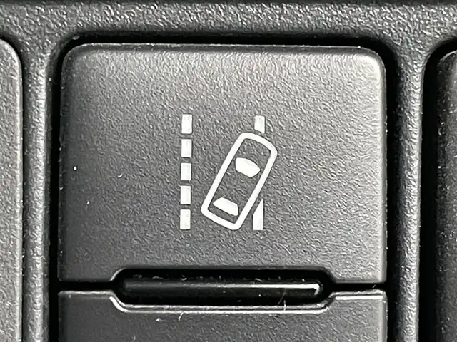 トヨタ アクア S 岡山県 2018(平30)年 5.6万km ホワイトパールクリスタルシャイン 純正ナビ/【Bluetooth/TV/CD/AUX】/バックカメラ/スマートキー/プッシュスタート/純正ドライブレコーダー（前）/コーナーセンサー/フロアマット/ＩＳＯＦＩＸ/ステアリングスイッチ/ドアバイザー/チルトステアリング/シートリフター/ウインカーミラー
