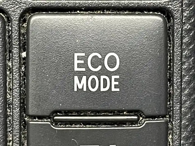 トヨタ アクア S 岡山県 2018(平30)年 5.6万km ホワイトパールクリスタルシャイン 純正ナビ/【Bluetooth/TV/CD/AUX】/バックカメラ/スマートキー/プッシュスタート/純正ドライブレコーダー（前）/コーナーセンサー/フロアマット/ＩＳＯＦＩＸ/ステアリングスイッチ/ドアバイザー/チルトステアリング/シートリフター/ウインカーミラー