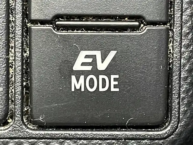 トヨタ アクア S 岡山県 2018(平30)年 5.6万km ホワイトパールクリスタルシャイン 純正ナビ/【Bluetooth/TV/CD/AUX】/バックカメラ/スマートキー/プッシュスタート/純正ドライブレコーダー（前）/コーナーセンサー/フロアマット/ＩＳＯＦＩＸ/ステアリングスイッチ/ドアバイザー/チルトステアリング/シートリフター/ウインカーミラー