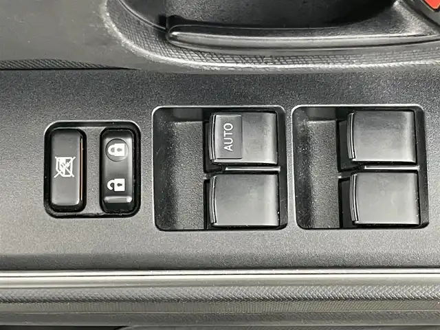 トヨタ アクア S 岡山県 2018(平30)年 5.6万km ホワイトパールクリスタルシャイン 純正ナビ/【Bluetooth/TV/CD/AUX】/バックカメラ/スマートキー/プッシュスタート/純正ドライブレコーダー（前）/コーナーセンサー/フロアマット/ＩＳＯＦＩＸ/ステアリングスイッチ/ドアバイザー/チルトステアリング/シートリフター/ウインカーミラー