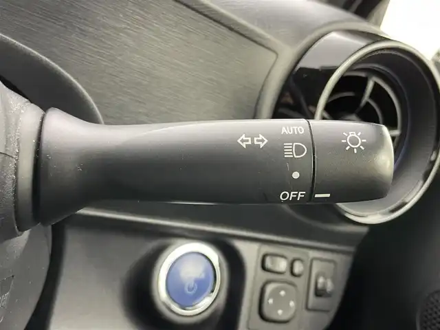 トヨタ アクア S 岡山県 2018(平30)年 5.6万km ホワイトパールクリスタルシャイン 純正ナビ/【Bluetooth/TV/CD/AUX】/バックカメラ/スマートキー/プッシュスタート/純正ドライブレコーダー（前）/コーナーセンサー/フロアマット/ＩＳＯＦＩＸ/ステアリングスイッチ/ドアバイザー/チルトステアリング/シートリフター/ウインカーミラー