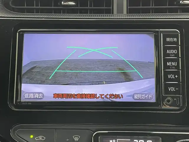 トヨタ アクア S 岡山県 2018(平30)年 5.6万km ホワイトパールクリスタルシャイン 純正ナビ/【Bluetooth/TV/CD/AUX】/バックカメラ/スマートキー/プッシュスタート/純正ドライブレコーダー（前）/コーナーセンサー/フロアマット/ＩＳＯＦＩＸ/ステアリングスイッチ/ドアバイザー/チルトステアリング/シートリフター/ウインカーミラー
