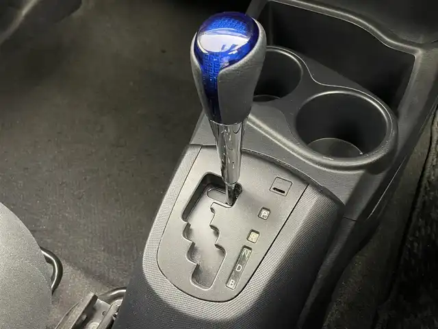 トヨタ アクア S 岡山県 2018(平30)年 5.6万km ホワイトパールクリスタルシャイン 純正ナビ/【Bluetooth/TV/CD/AUX】/バックカメラ/スマートキー/プッシュスタート/純正ドライブレコーダー（前）/コーナーセンサー/フロアマット/ＩＳＯＦＩＸ/ステアリングスイッチ/ドアバイザー/チルトステアリング/シートリフター/ウインカーミラー