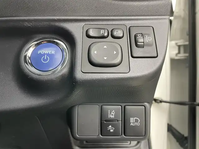 トヨタ アクア S 岡山県 2018(平30)年 5.6万km ホワイトパールクリスタルシャイン 純正ナビ/【Bluetooth/TV/CD/AUX】/バックカメラ/スマートキー/プッシュスタート/純正ドライブレコーダー（前）/コーナーセンサー/フロアマット/ＩＳＯＦＩＸ/ステアリングスイッチ/ドアバイザー/チルトステアリング/シートリフター/ウインカーミラー