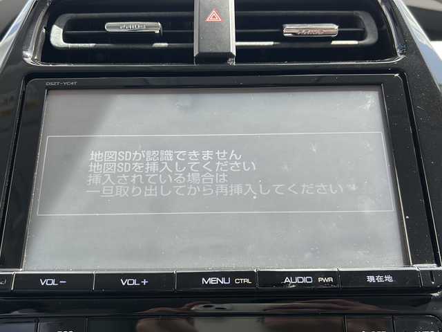 トヨタ プリウス 大阪府 2017(平29)年 5.2万km ホワイトパールクリスタルシャイン 社外９型ナビ　フルセグテレビ　Ｂｌｕｅｔｏｏｔｈ　トヨタセーフティセンス　パーキングサポート　レーダークルーズコントロール　ヘッドアップディスプレイ　コーナーセンサー　スマートキー　オートワイパー／ライト　アイドリングストップ　ウィンカーミラー　プッシュスタート　ETC　バックカメラ　社外15ホイール　社外スポイラー　純正オーディオ