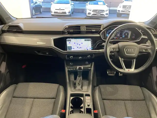 アウディ Ｑ３ SB 35TFSI Sライン 熊本県 2022(令4)年 4万km グレイシアホワイトメタリック ・ワンオーナー/・スマートキー/・プッシュスタート/・ハイビームアシスト/・パークエイド/・アダプティブドライブアシスト/・レーン逸脱警告/・Audiプレセンス/・休憩の推奨/・クルーズコントロール(追従式)/・ハーフレザーシート/・前席パワーシート/・前席シートヒーター/・純正メモリナビ/　【Bluetooth・USB・AppleCarPlay・AndroidAuto】/・全方位カメラ/・ETC2.0/・バーチャルコクピット/・パワーバックドア/・LEDヘッドランプ/・純正マット/・保証書/取説