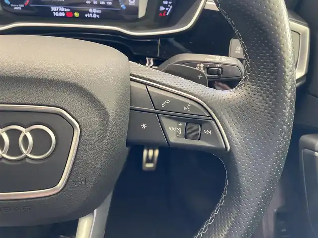 アウディ Ｑ３ SB 35TFSI Sライン 熊本県 2022(令4)年 4万km グレイシアホワイトメタリック ・ワンオーナー/・スマートキー/・プッシュスタート/・ハイビームアシスト/・パークエイド/・アダプティブドライブアシスト/・レーン逸脱警告/・Audiプレセンス/・休憩の推奨/・クルーズコントロール(追従式)/・ハーフレザーシート/・前席パワーシート/・前席シートヒーター/・純正メモリナビ/　【Bluetooth・USB・AppleCarPlay・AndroidAuto】/・全方位カメラ/・ETC2.0/・バーチャルコクピット/・パワーバックドア/・LEDヘッドランプ/・純正マット/・保証書/取説