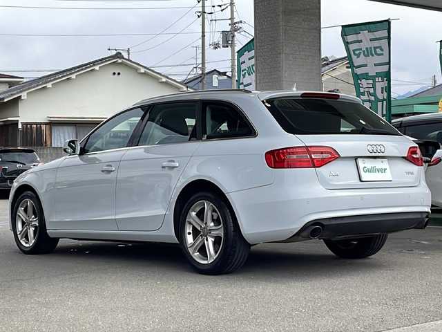 アウディ Ａ４ アバント 2．0 TFSI 愛媛県 2015(平27)年 3.3万km グレイシアホワイトメタリック 登録時走行距離32405km/ワンオーナー /純正ナビ/フルセグTV/Bluetooth接続/バックカメラ/ビルトインETC/前席パワーシート/前席シートヒーター/コーナーセンサー/スマートキー/プッシュスタート/保証書/取扱説明書