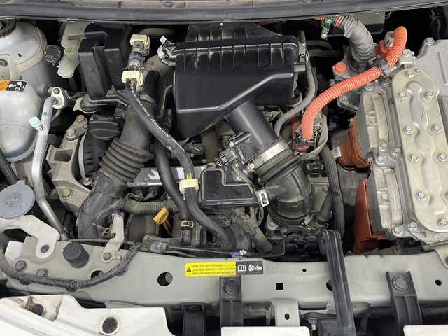 日産 ノート e－パワー X 新潟県 2017(平29)年 5万km ブリリアントホワイトパール 純正ナビ/　　フルセグ/CD/DVD/AUX/BT/アラウンドビューモニター/LEDオートライト/純正14インチアルミホイール/ステアリングスイッチ/オートエアコン/スマートキー/ETC