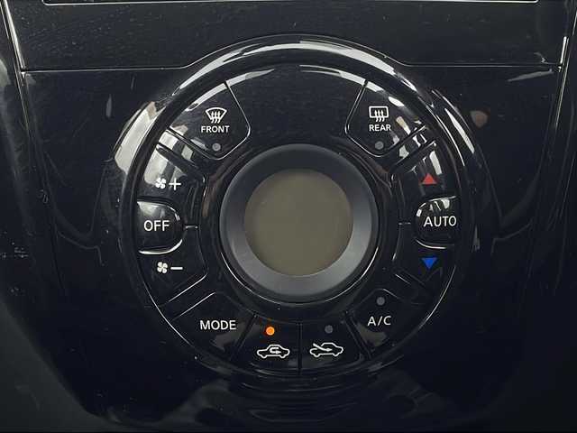 日産 ノート e－パワー X 新潟県 2017(平29)年 5万km ブリリアントホワイトパール 純正ナビ/　　フルセグ/CD/DVD/AUX/BT/アラウンドビューモニター/LEDオートライト/純正14インチアルミホイール/ステアリングスイッチ/オートエアコン/スマートキー/ETC