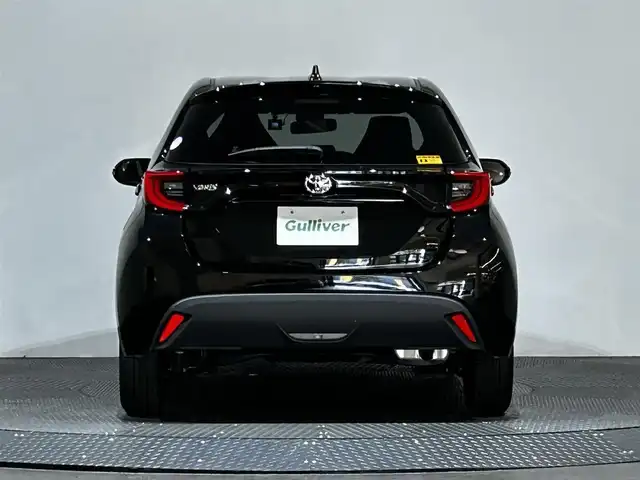 トヨタ ヤリス G 愛媛県 2023(令5)年 1.2万km ブラック ・８型ナビ（ＢＴ・ＦＭＡＭ・ＵＳＢ接続）/・バックカメラ　/・ビルトインＥＴＣ　/・オートマチックハイビーム　/・前方ドラレコ　/・衝突軽減ブレーキ　/・レーンキープアシスト