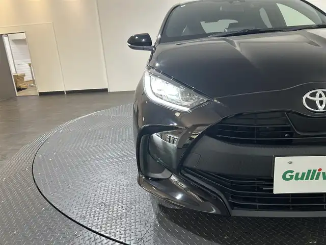 トヨタ ヤリス G 愛媛県 2023(令5)年 1.2万km ブラック ・８型ナビ（ＢＴ・ＦＭＡＭ・ＵＳＢ接続）/・バックカメラ　/・ビルトインＥＴＣ　/・オートマチックハイビーム　/・前方ドラレコ　/・衝突軽減ブレーキ　/・レーンキープアシスト