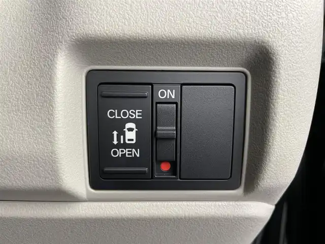 ホンダ Ｎ ＢＯＸ 富山県 2024(令6)年 0.5万km クリスタルブラックパール 純正8型ナビ（AM/FM/BT/フルセグ）/バックカメラ/ETC/片側パワースライドドア/衝突被害軽減システム/レーダークルーズコントロール/レーンキープアシスト/コーナーセンサー/横滑り防止装置/オートLEDライト/純正フロアマット/オートホールド付電子パーキング/ステアリングスイッチ/スマートキー/スペアキー