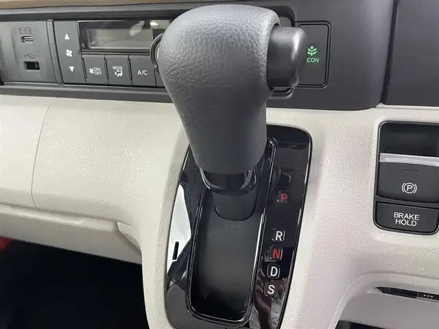 ホンダ Ｎ ＢＯＸ 富山県 2024(令6)年 0.5万km クリスタルブラックパール 純正8型ナビ（AM/FM/BT/フルセグ）/バックカメラ/ETC/片側パワースライドドア/衝突被害軽減システム/レーダークルーズコントロール/レーンキープアシスト/コーナーセンサー/横滑り防止装置/オートLEDライト/純正フロアマット/オートホールド付電子パーキング/ステアリングスイッチ/スマートキー/スペアキー